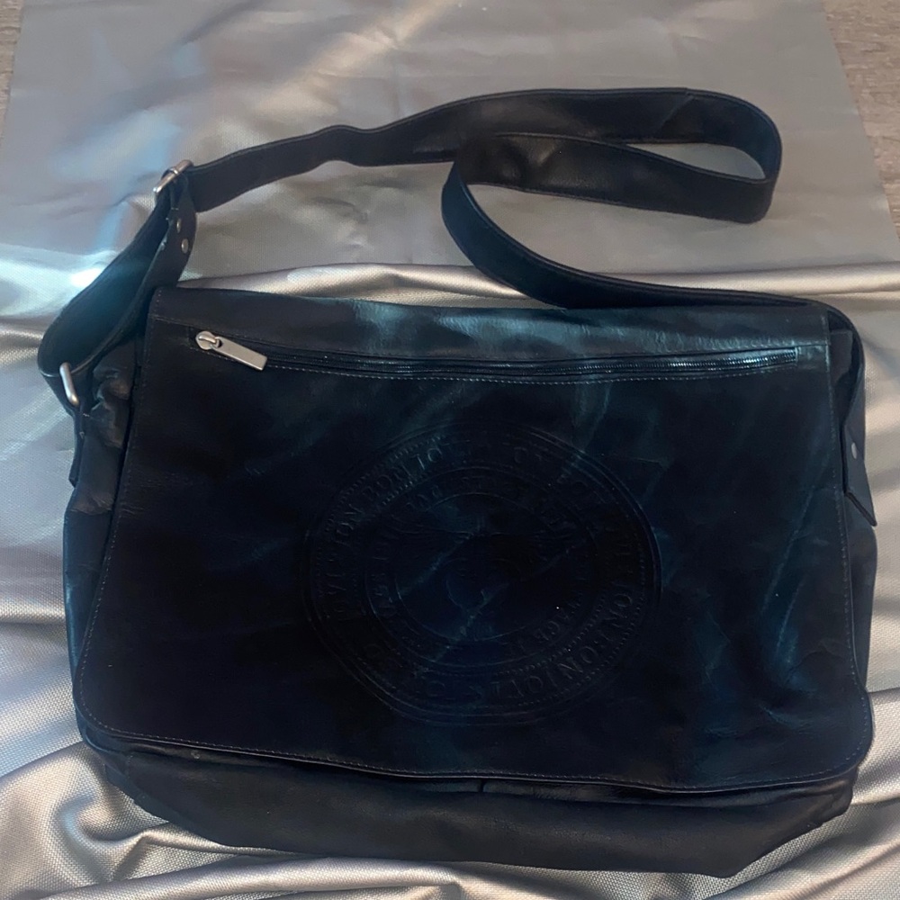 Elegant Black Leather Messenger Bag